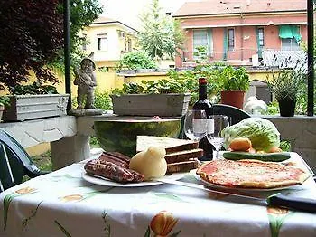 ** Affittacamere Villa Cheta Milano Italia