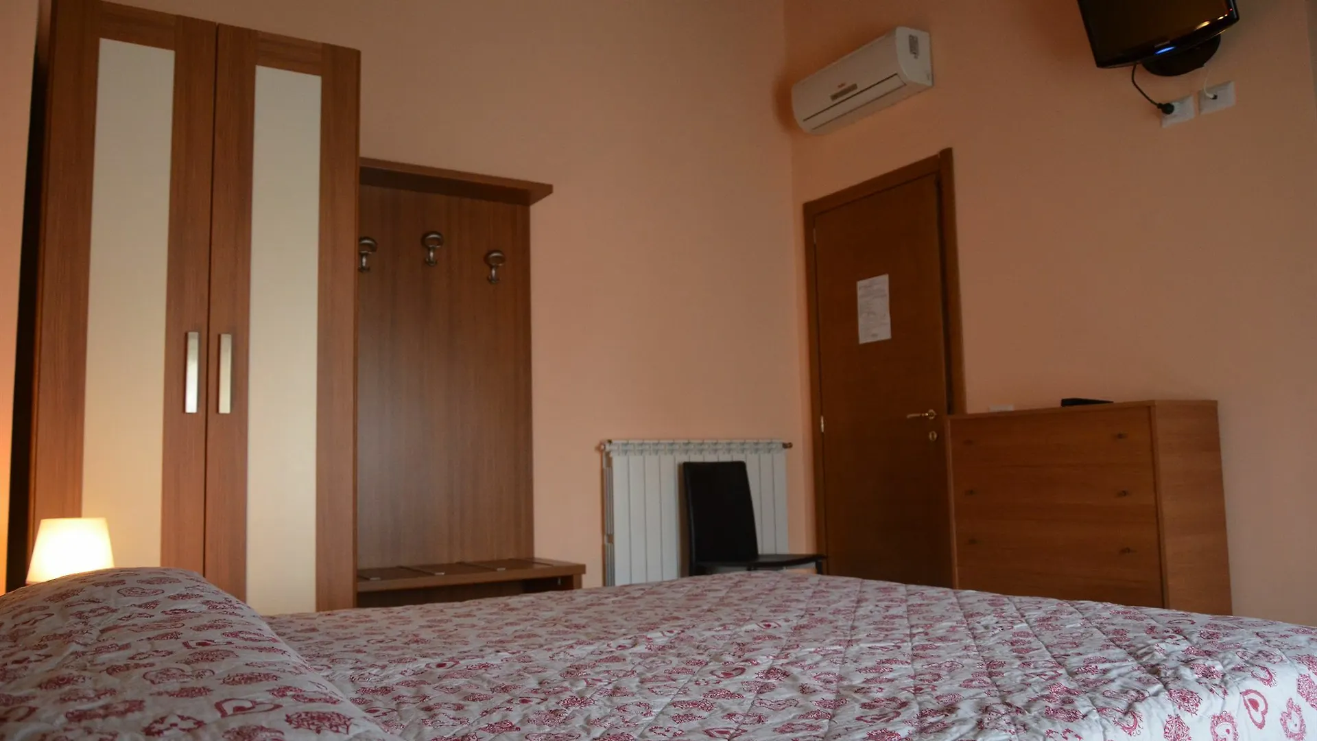 Villa Cheta Milano 2*,  Italia