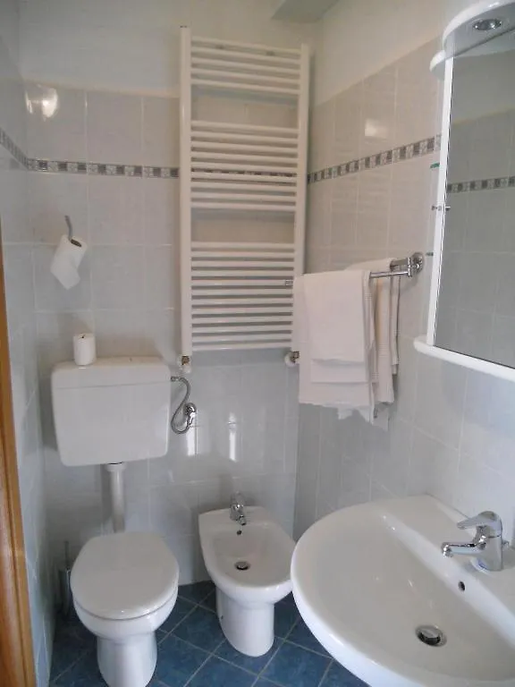 Villa Cheta Milano 2*,