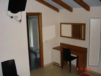 Villa Cheta Milano 2*,