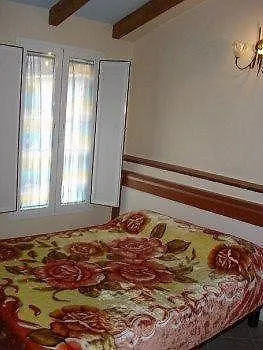 Villa Cheta Milano 2*,  Italia