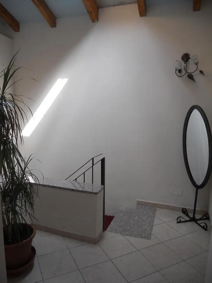 Villa Cheta Milano 2*,  Italia